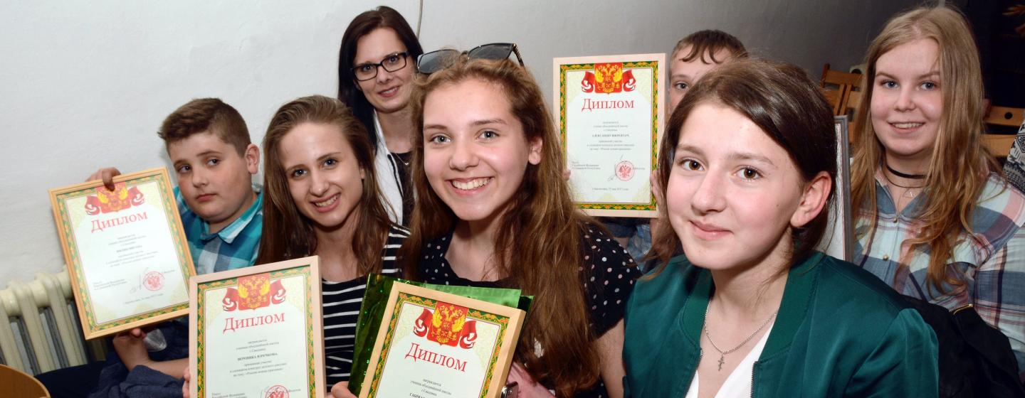 RUSKO MOJIMI FARBIČKAMI RUSKO MOJIMI FARBIČKAMI